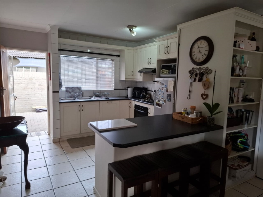 2 Bedroom Property for Sale in Langenhovenpark Free State